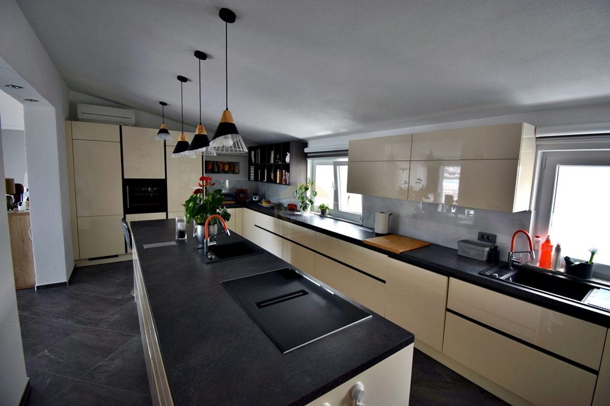 Casa finemente arredata a Čiovo/Okrug Gornji con splendida vista aperta